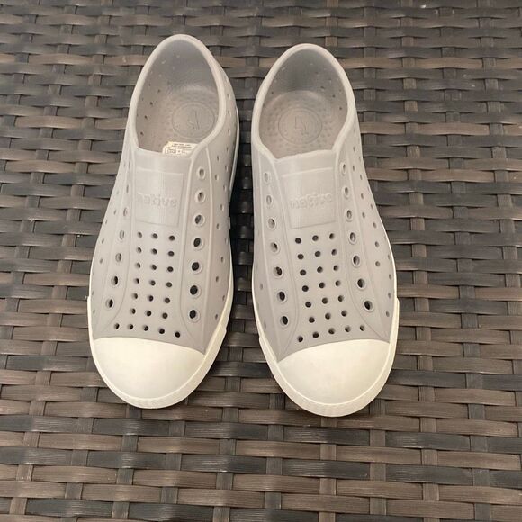 Native Jefferson shoes, junior size 1 - Picture 4 of 6